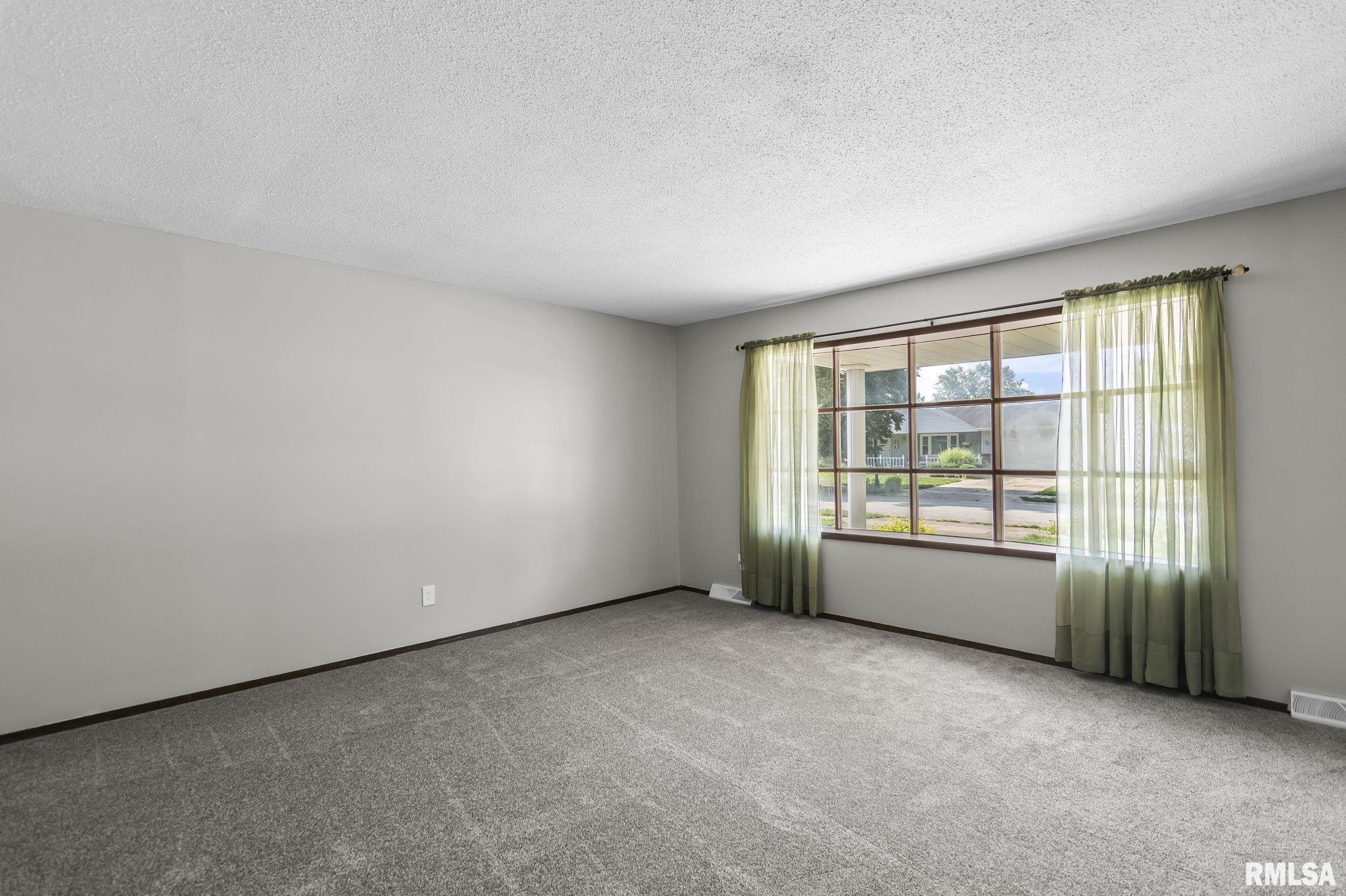 109 Basswood Road Springfield, IL 62712 - Photo 7 of 37