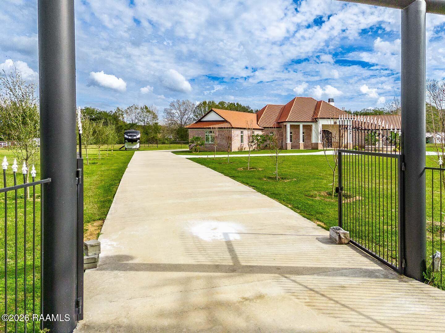 701 Louis Arceneaux Road Lafayette, LA 70507 - Photo 2 of 39 2-web-or-mls-AYOL8471