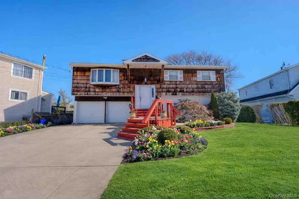 $684,500 | 711 South Bayview Avenue, Freeport, NY 11520