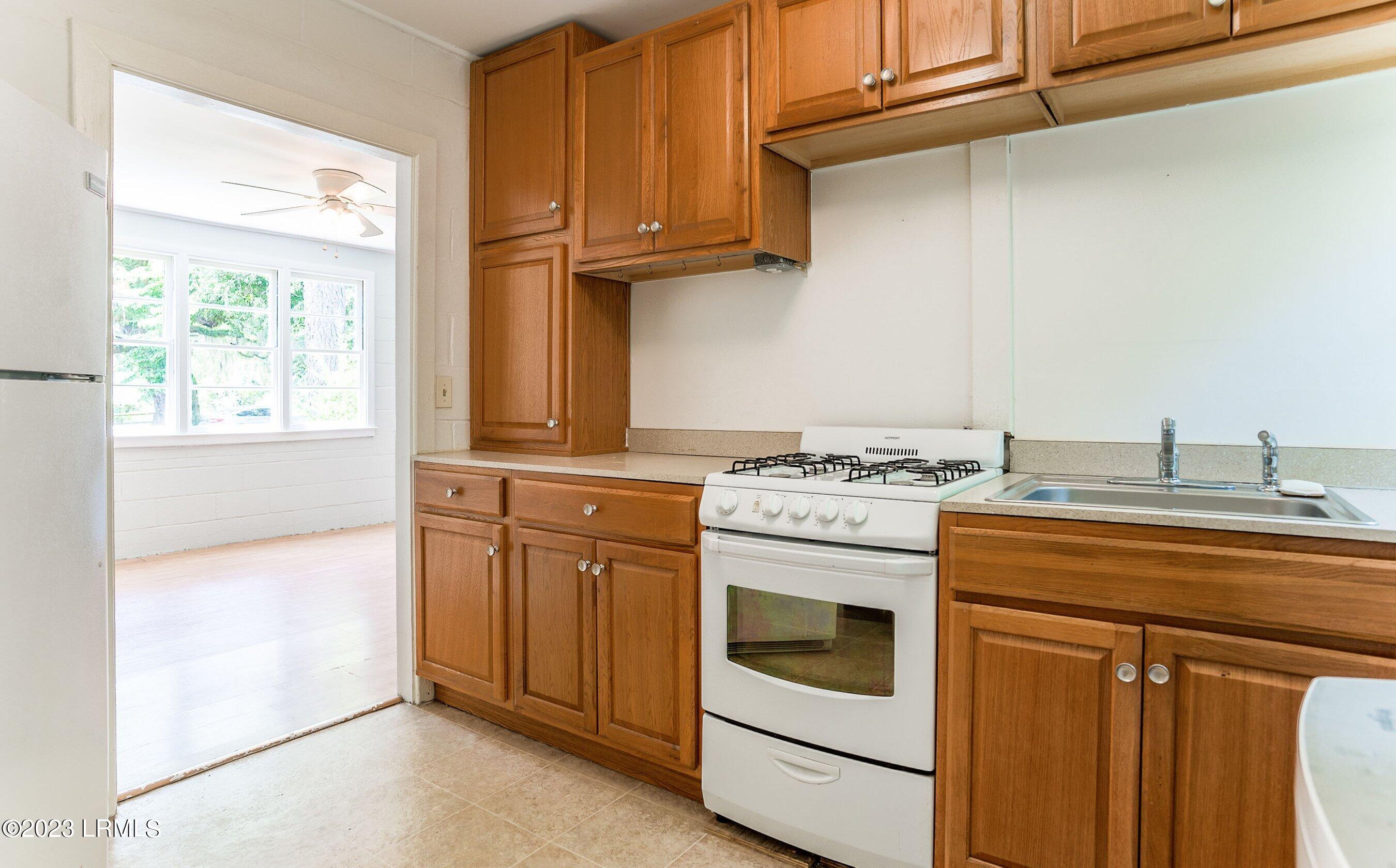 2307 Hermitage Road Beaufort, SC 29902 - Photo 18 of 40 DSC02068-35-HDR-1.jpg-SMALL