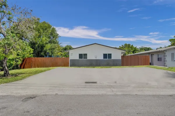 $699,000 | 209 Northeast 9th Street, Pompano Beach, FL 33060