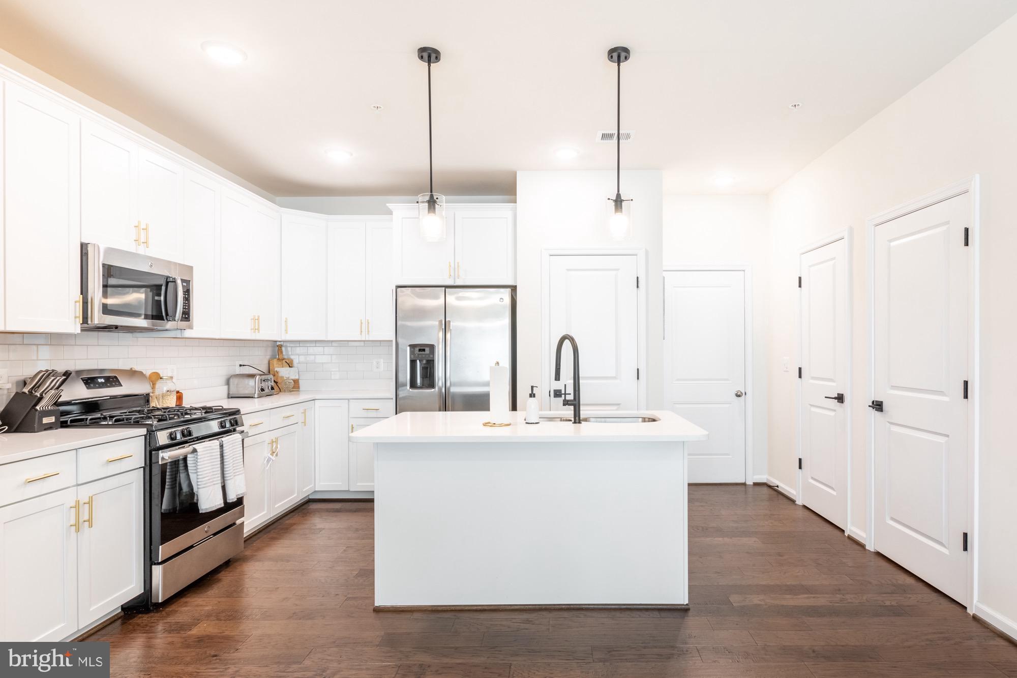 1204 Ribbon Limestone Terrace Southeast Leesburg, VA 20175 - Photo 2 of 23 Gallery Image 2