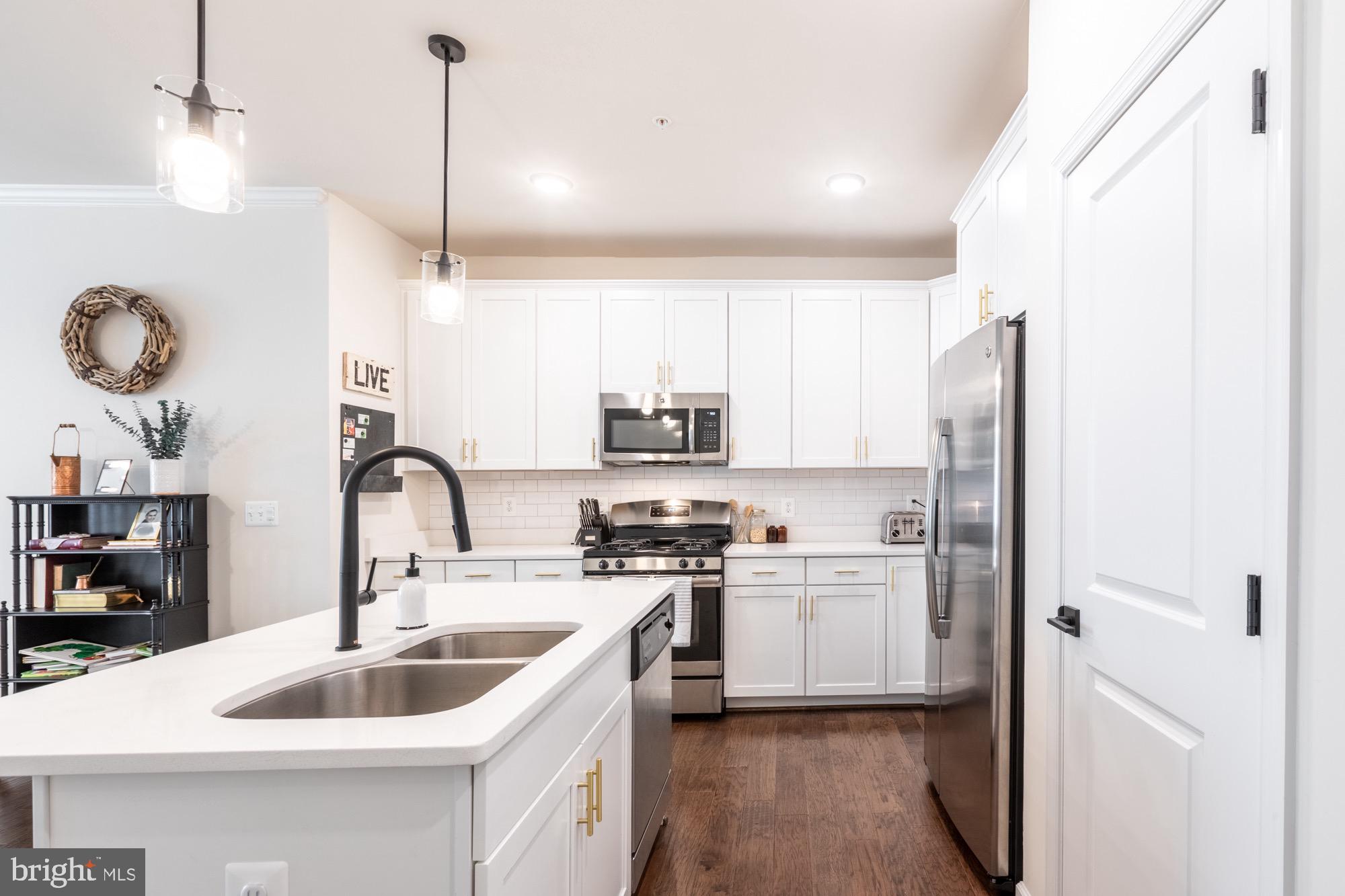 1204 Ribbon Limestone Terrace Southeast Leesburg, VA 20175 - Photo 3 of 23 Gallery Image 3