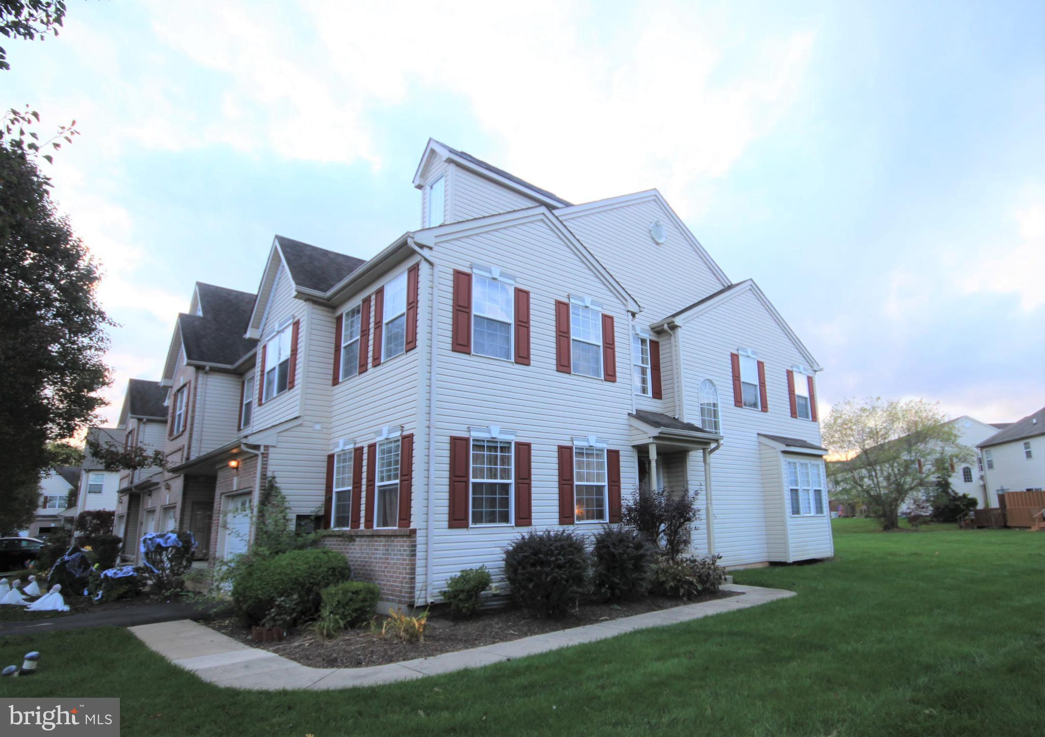 134 Raintree Crossing Hatfield, PA 19440 - Photo 2 of 45 Gallery Image 2