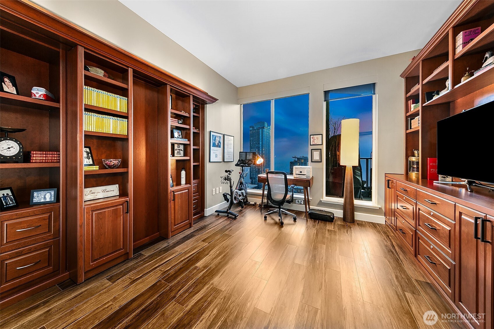 1920 4th Avenue, Unit 2802 Seattle, WA 98101 - Photo 22 of 40 a view of a livingroom with furniture and a flat screen tv