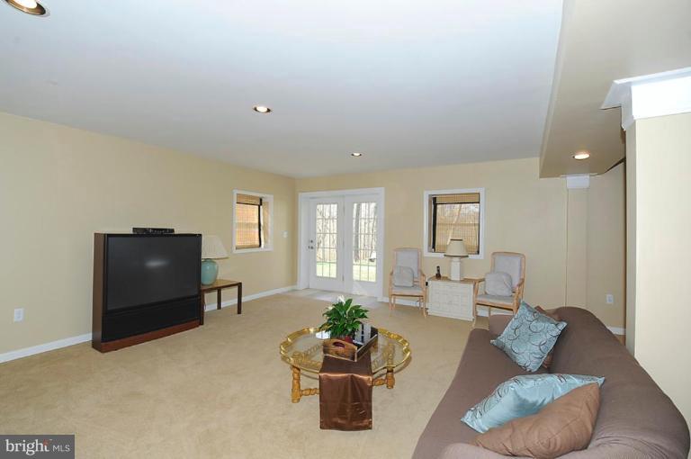 4350 Linthicum Road Dayton, MD 21036 - Photo 13 of 17 Family Room