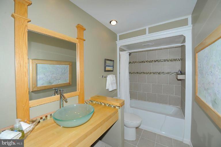 4350 Linthicum Road Dayton, MD 21036 - Photo 5 of 17 Bath #1