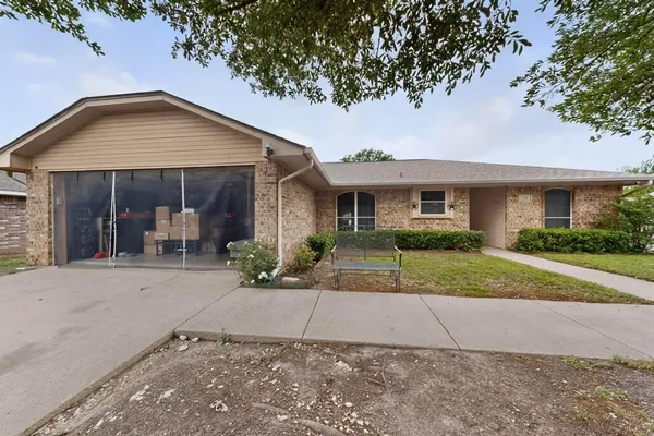 $279,900 | 412 Tara Lane, Red Oak, TX 75154