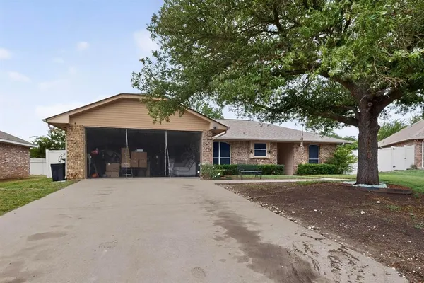 $279,900 | 412 Tara Lane, Red Oak, TX 75154