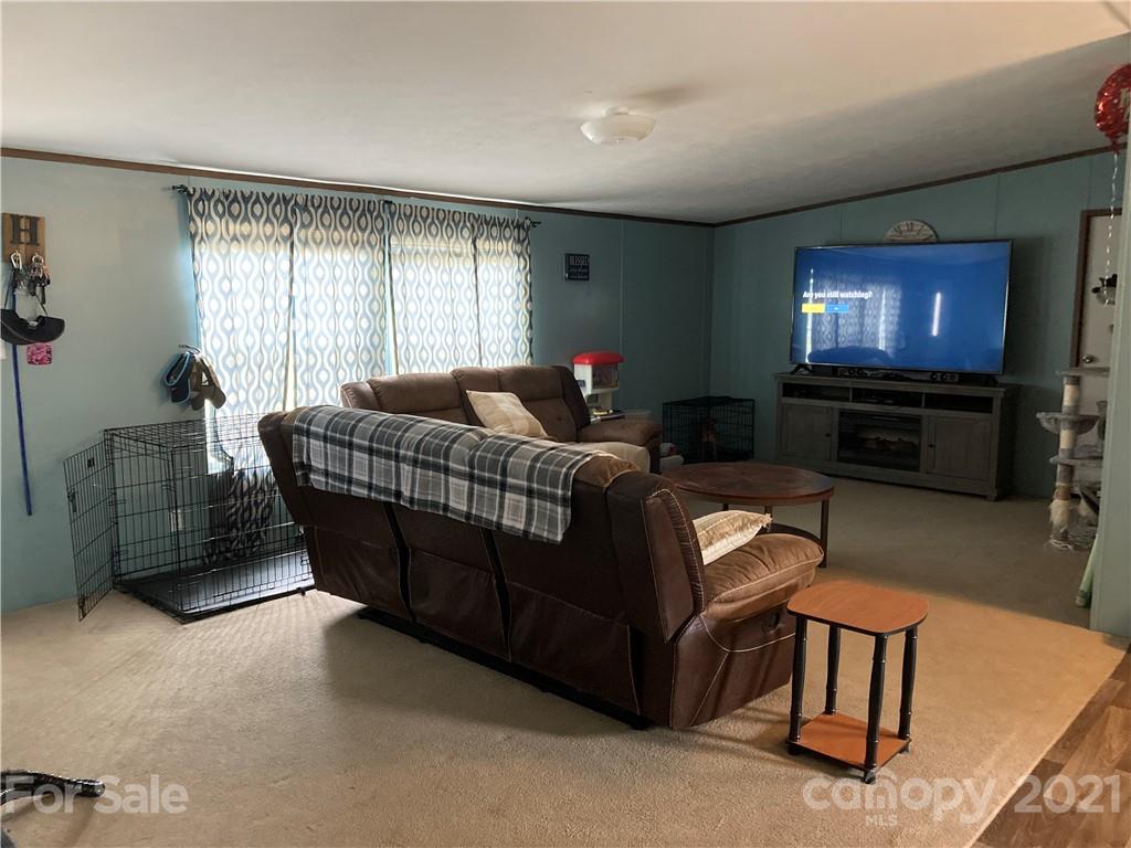 1365 Cape Hickory Road Hickory, NC 28601 - Photo 3 of 15 Gallery Image 3