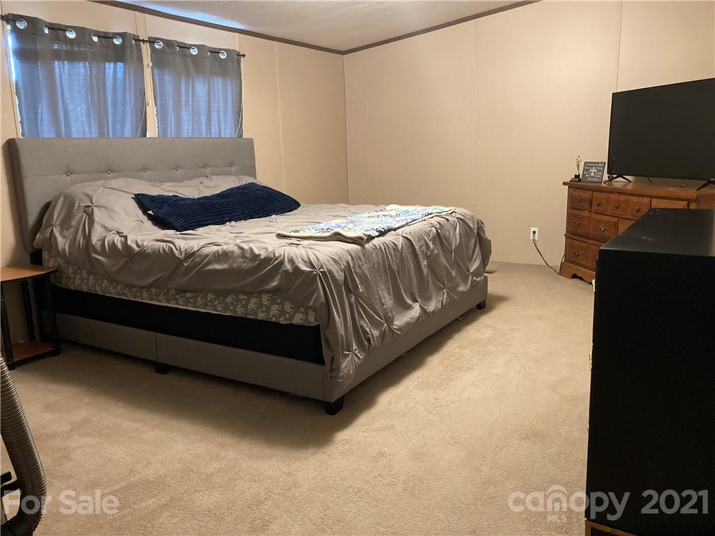 1365 Cape Hickory Road Hickory, NC 28601 - Photo 7 of 15 Gallery Image 7