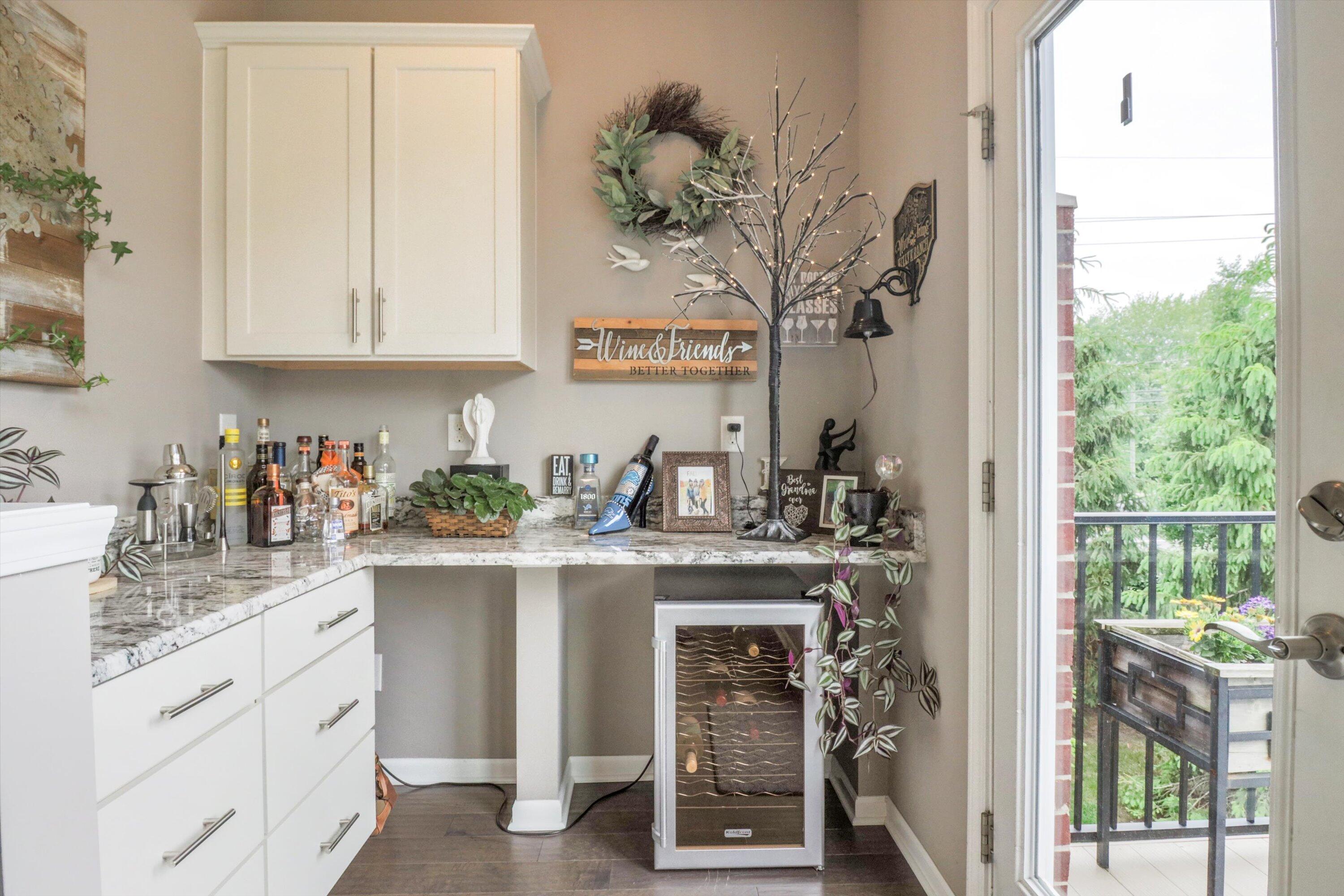 2605 Helmsdale Circle Rochester, MI 48307 - Photo 13 of 37 Bar/Coffee Nook