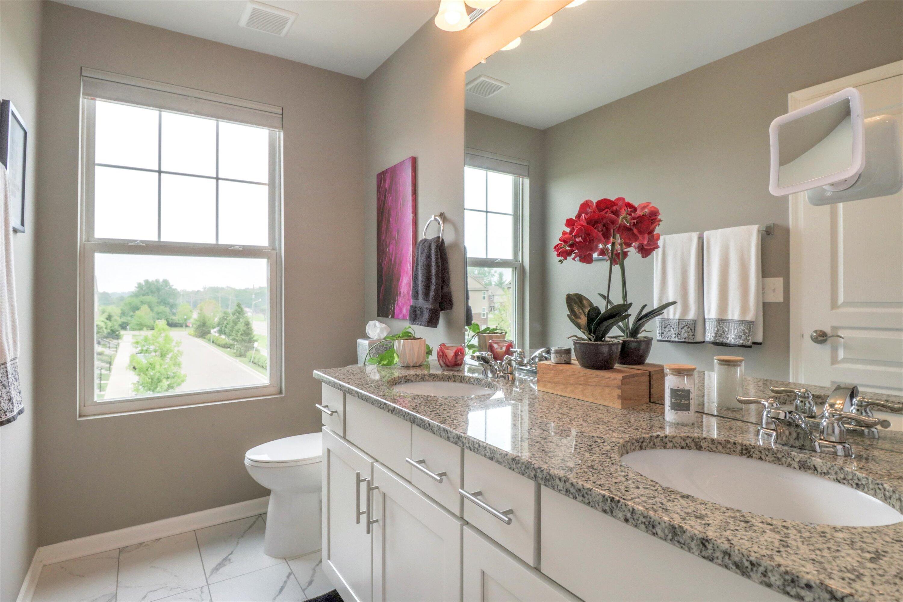 2605 Helmsdale Circle Rochester, MI 48307 - Photo 26 of 37 Upper Bathroom