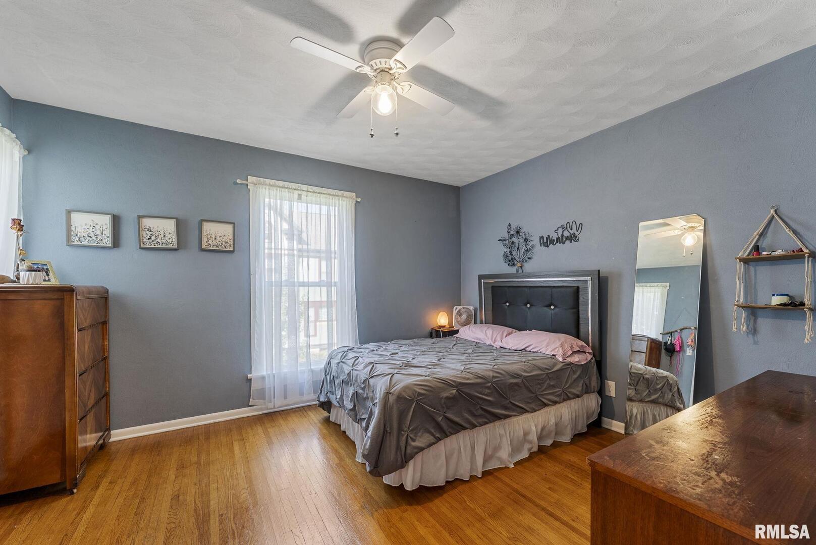 109 West 6th Street Wilton, IA 52778 - Photo 19 of 40 a bedroom with double bed and a window