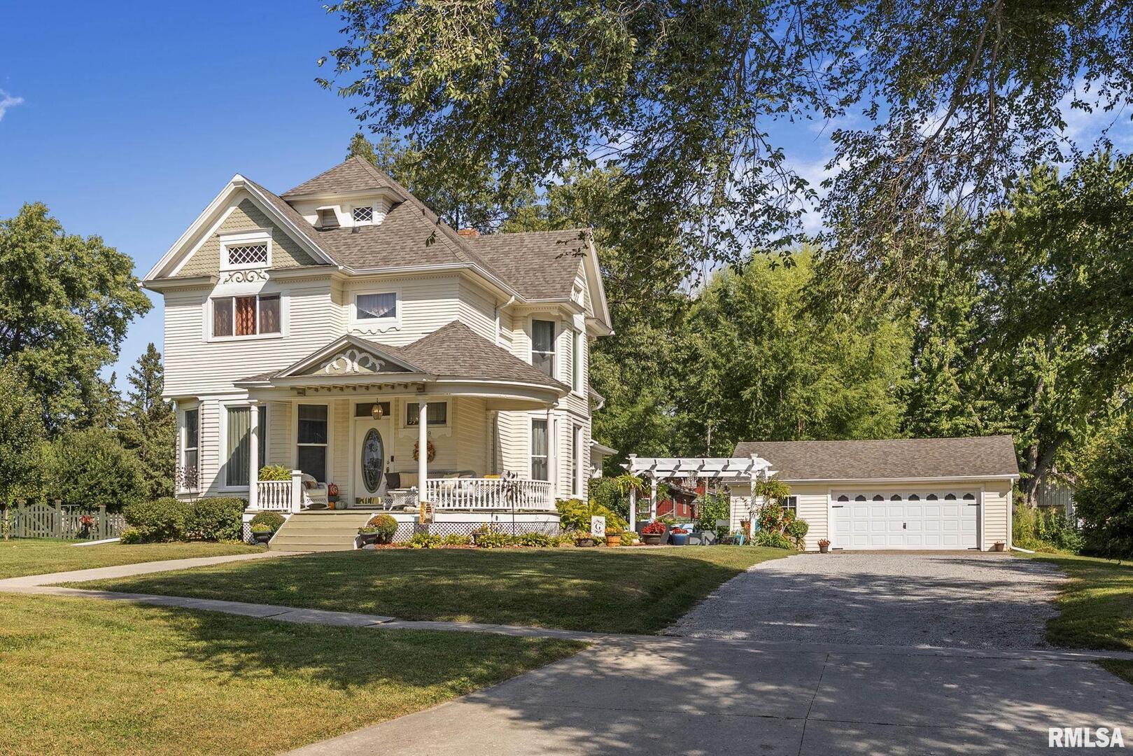 109 West 6th Street Wilton, IA 52778 - Photo 27 of 40 a front view of a house with a garden