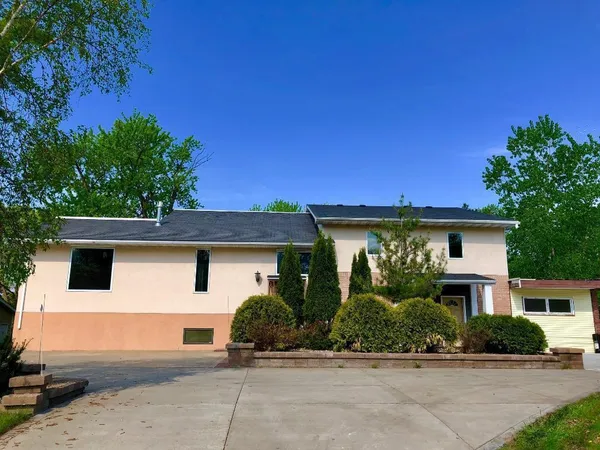 $568,000 | 2981 Pilot Knob Road, St. Paul, MN 55121