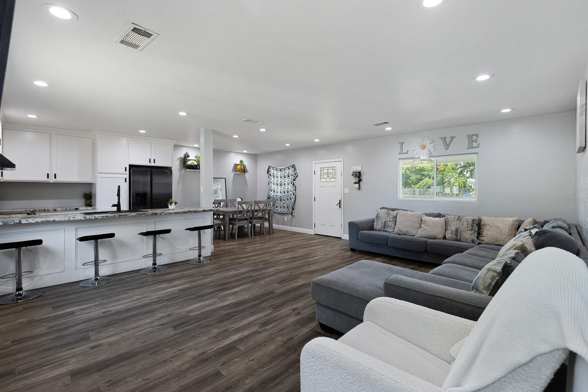25769 Hypericum Road Visalia, CA 93292 - Photo 53 of 83 53 Living Room