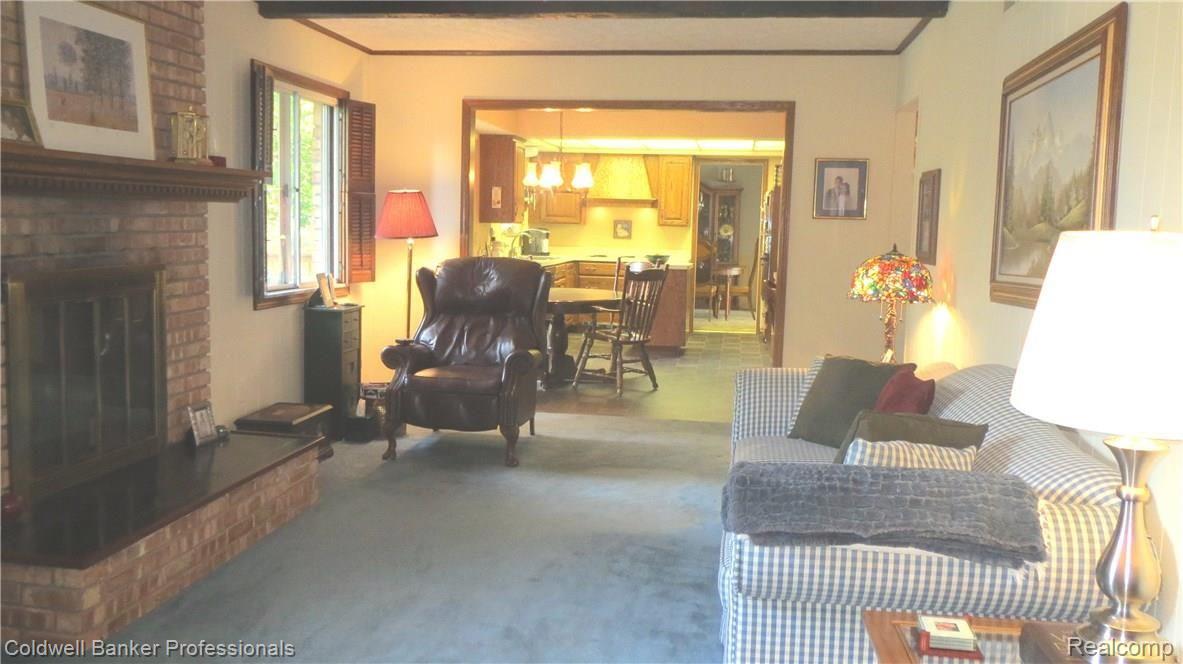 5402 Ridge Court Troy, MI 48098 - Photo 8 of 23 Family Room with Gas Fireplace