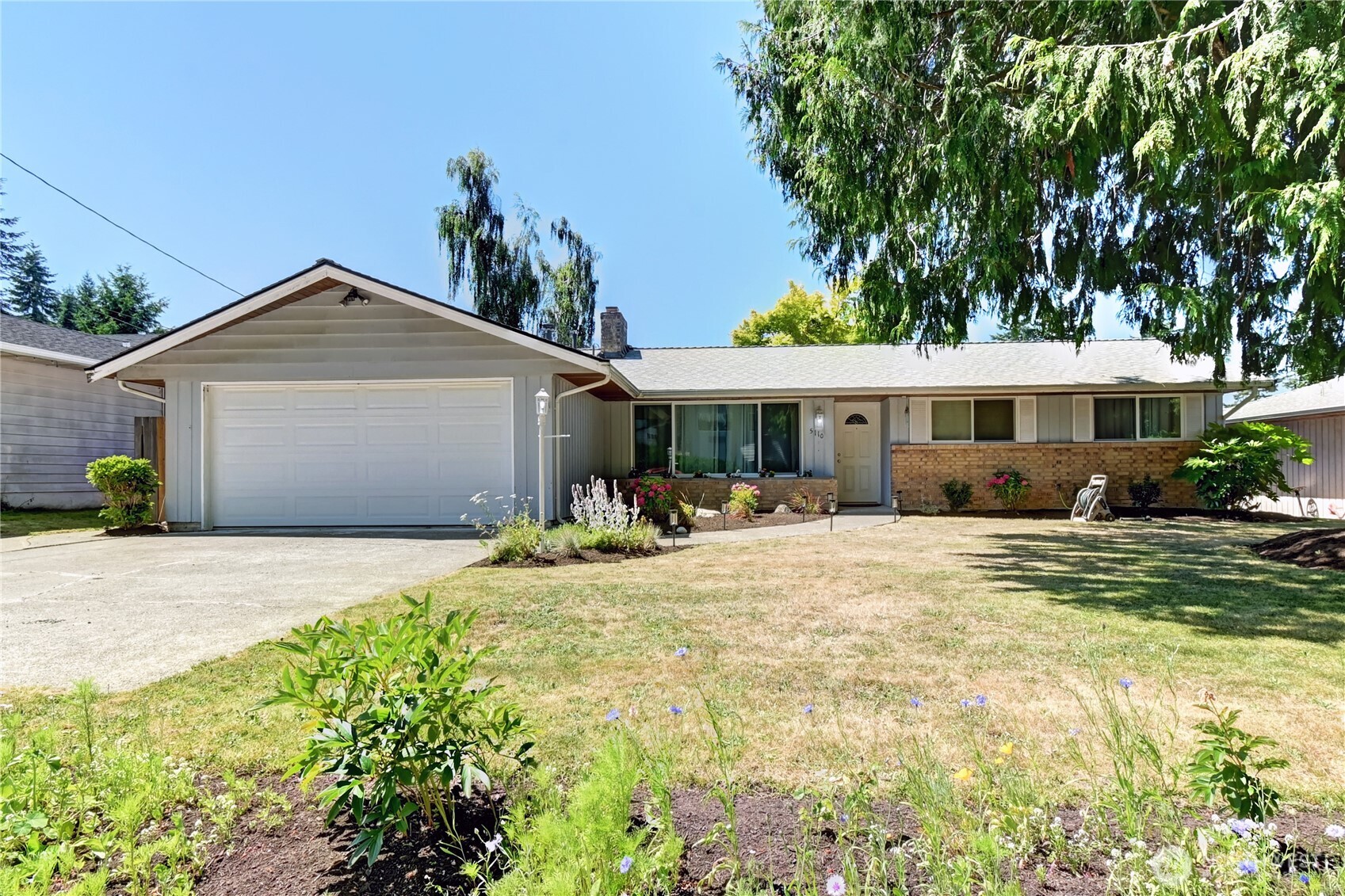5110 Hilltop Road Everett, WA 98203 - Photo 1 of 19 Gallery Image 1