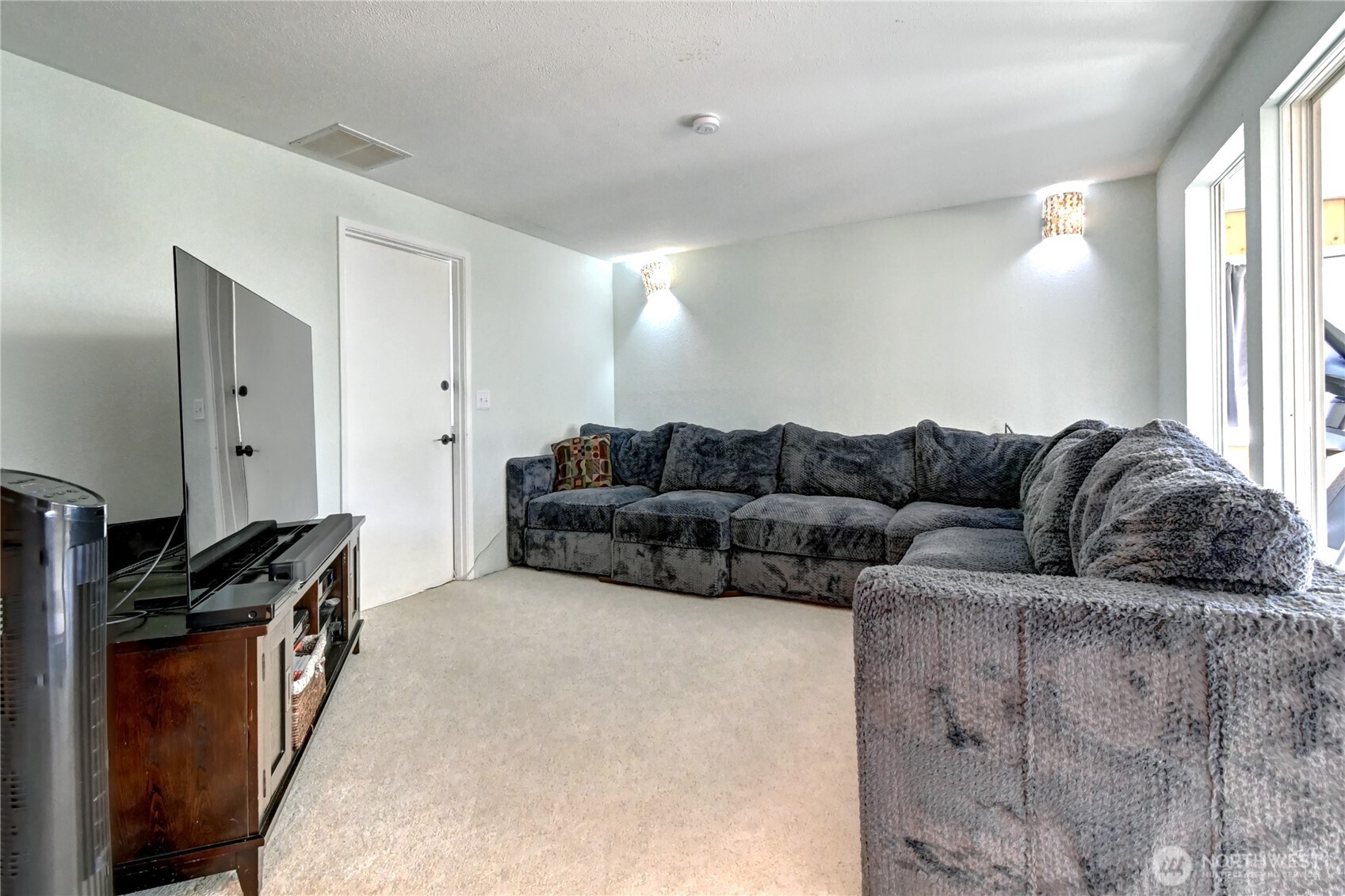 5110 Hilltop Road Everett, WA 98203 - Photo 7 of 19 Gallery Image 7
