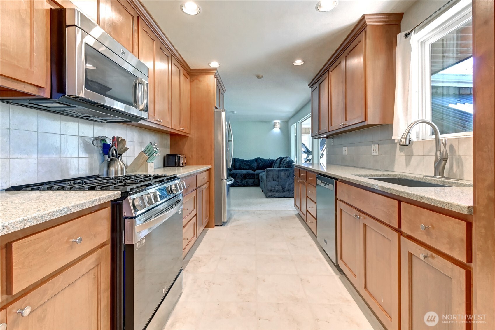 5110 Hilltop Road Everett, WA 98203 - Photo 10 of 19 Gallery Image 10