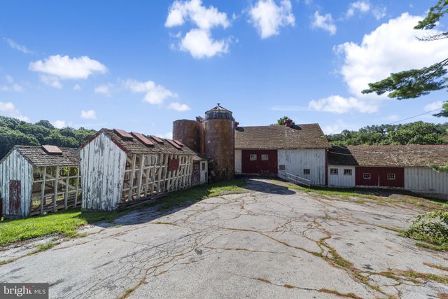 a view of a big room with wooden floor and a ceiling fan