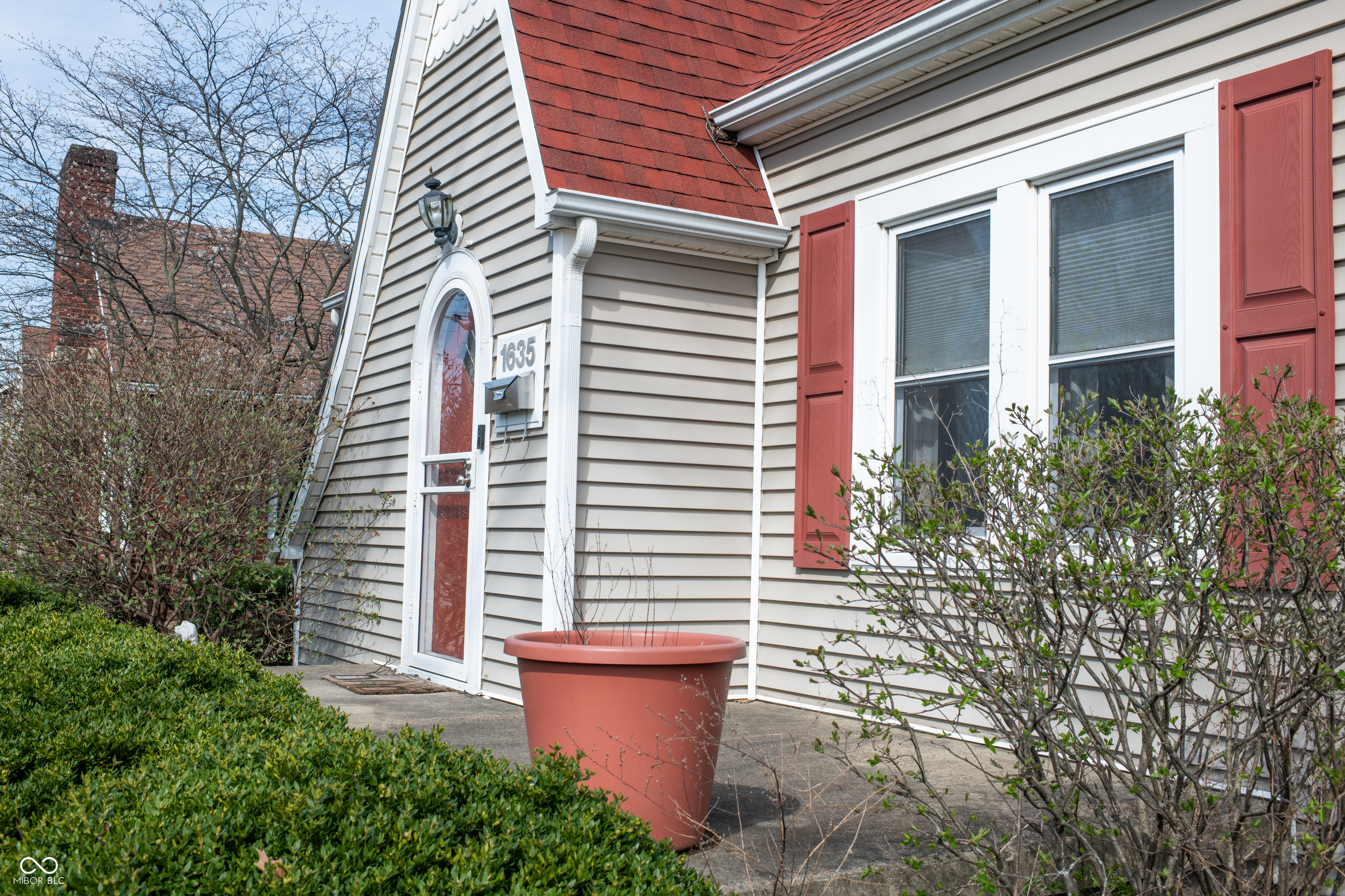 1635 Gilmore Street Columbus, IN 47201 - Photo 3 of 27