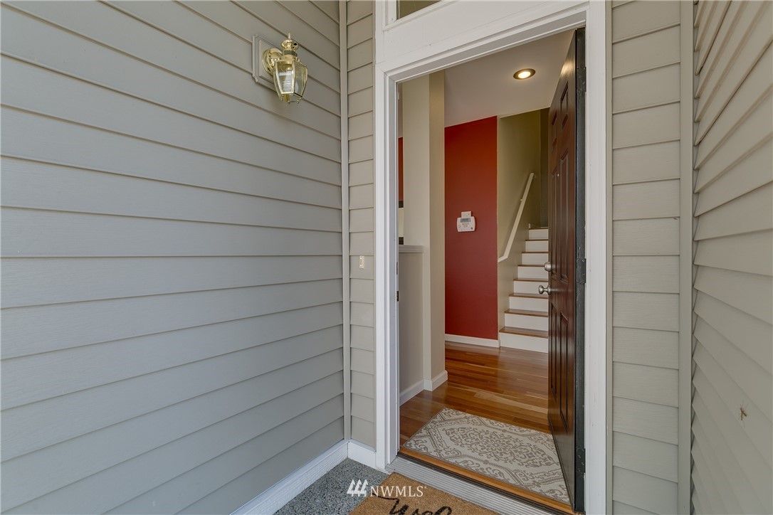 515 South 51st Court Renton, WA 98055 - Photo 3 of 29 Gallery Image 3
