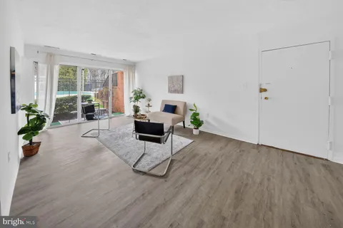 $239,990 | 868 College Parkway, Unit 102, Rockville, MD 20850