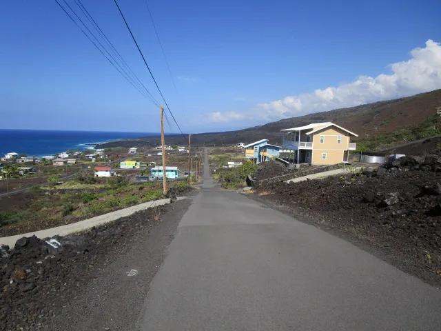 a view of a yard and a fountain