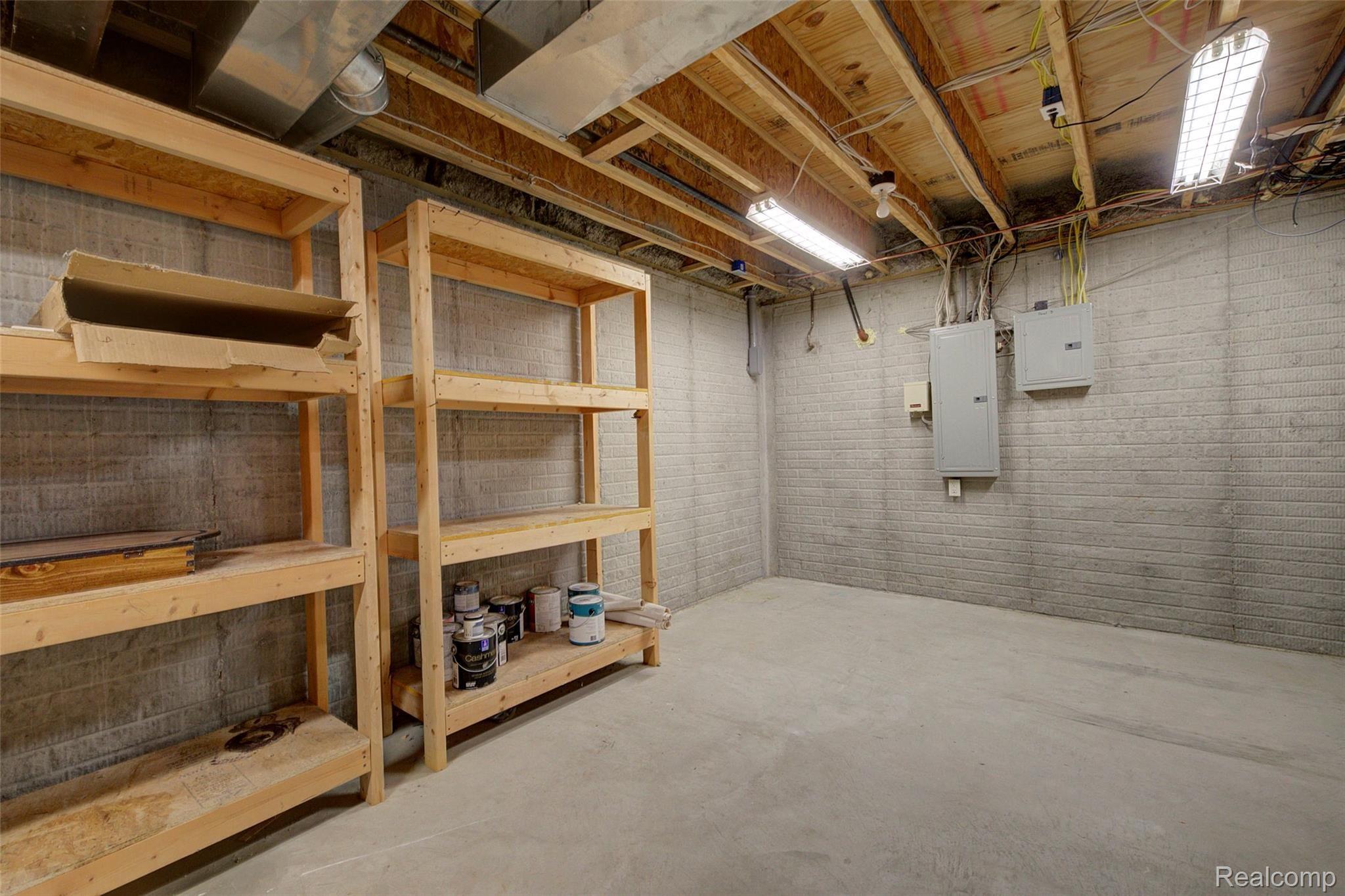 7154 Hatchery Road Waterford, MI 48327 - Photo 70 of 80 4H8A5663_4_5.jpg