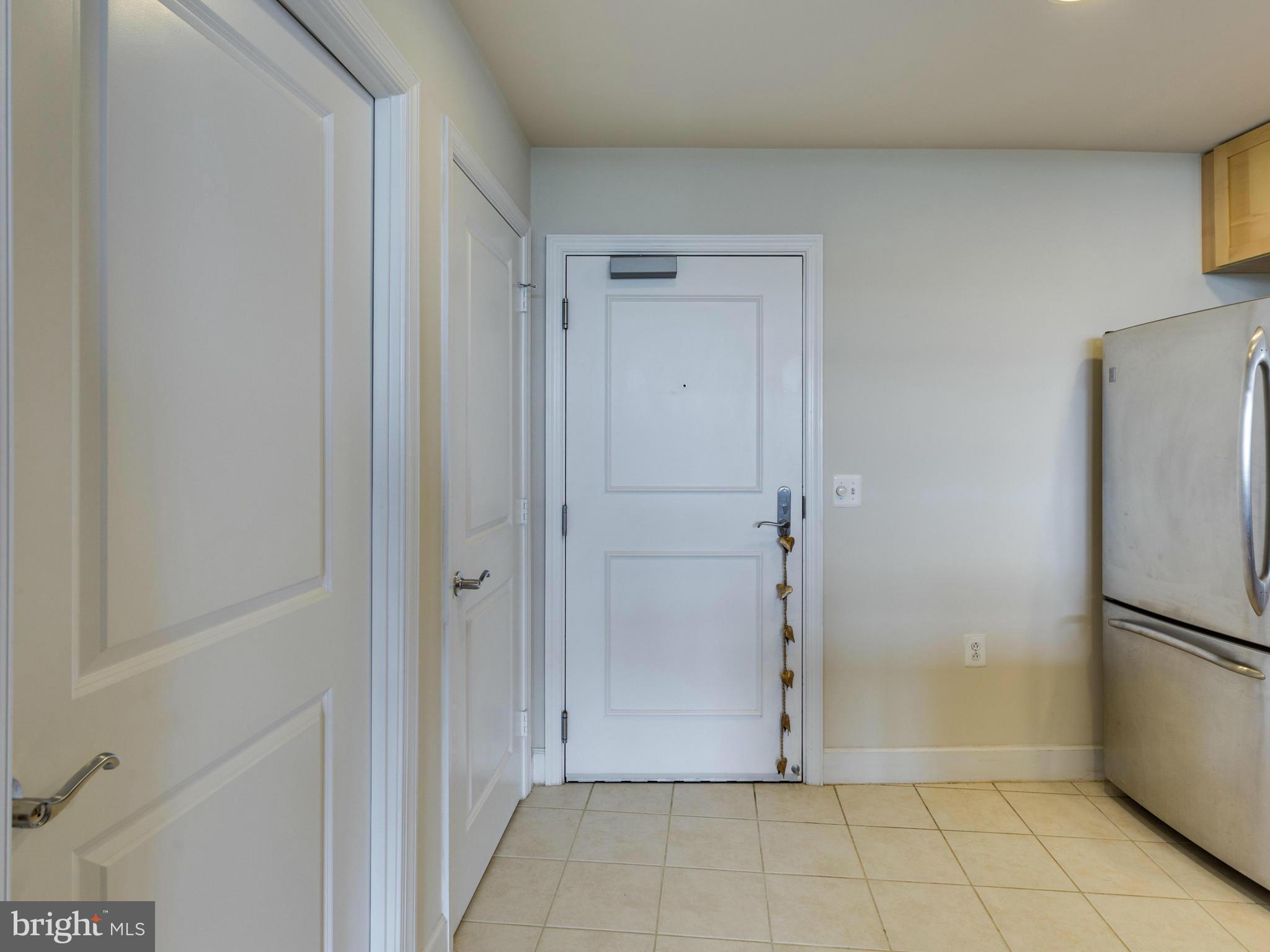 3650 South Glebe Road, Unit 570 Arlington, VA 22202 - Photo 2 of 30 Entry