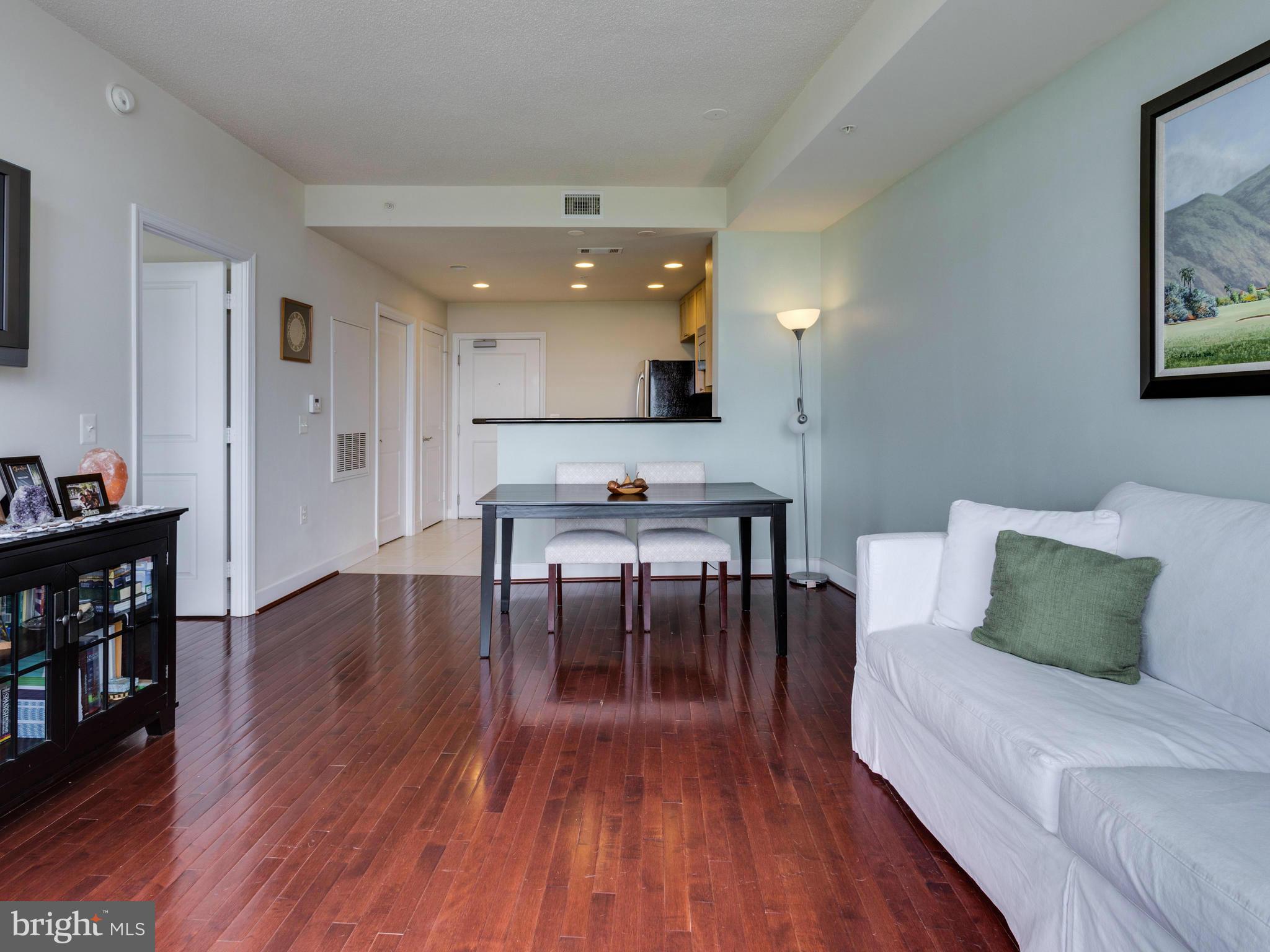 3650 South Glebe Road, Unit 570 Arlington, VA 22202 - Photo 12 of 30 Living Room