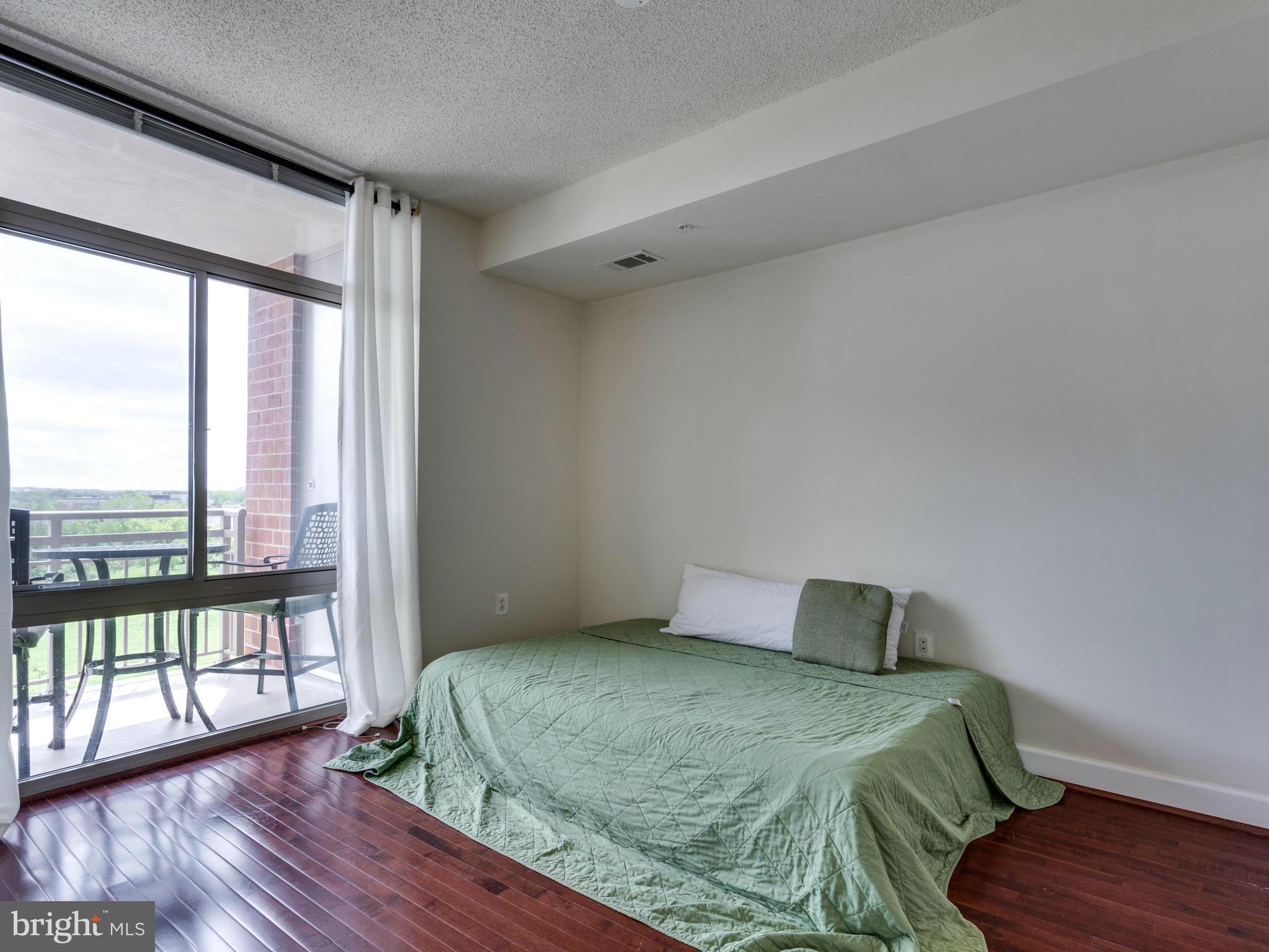 3650 South Glebe Road, Unit 570 Arlington, VA 22202 - Photo 17 of 30 Bedroom (Master)