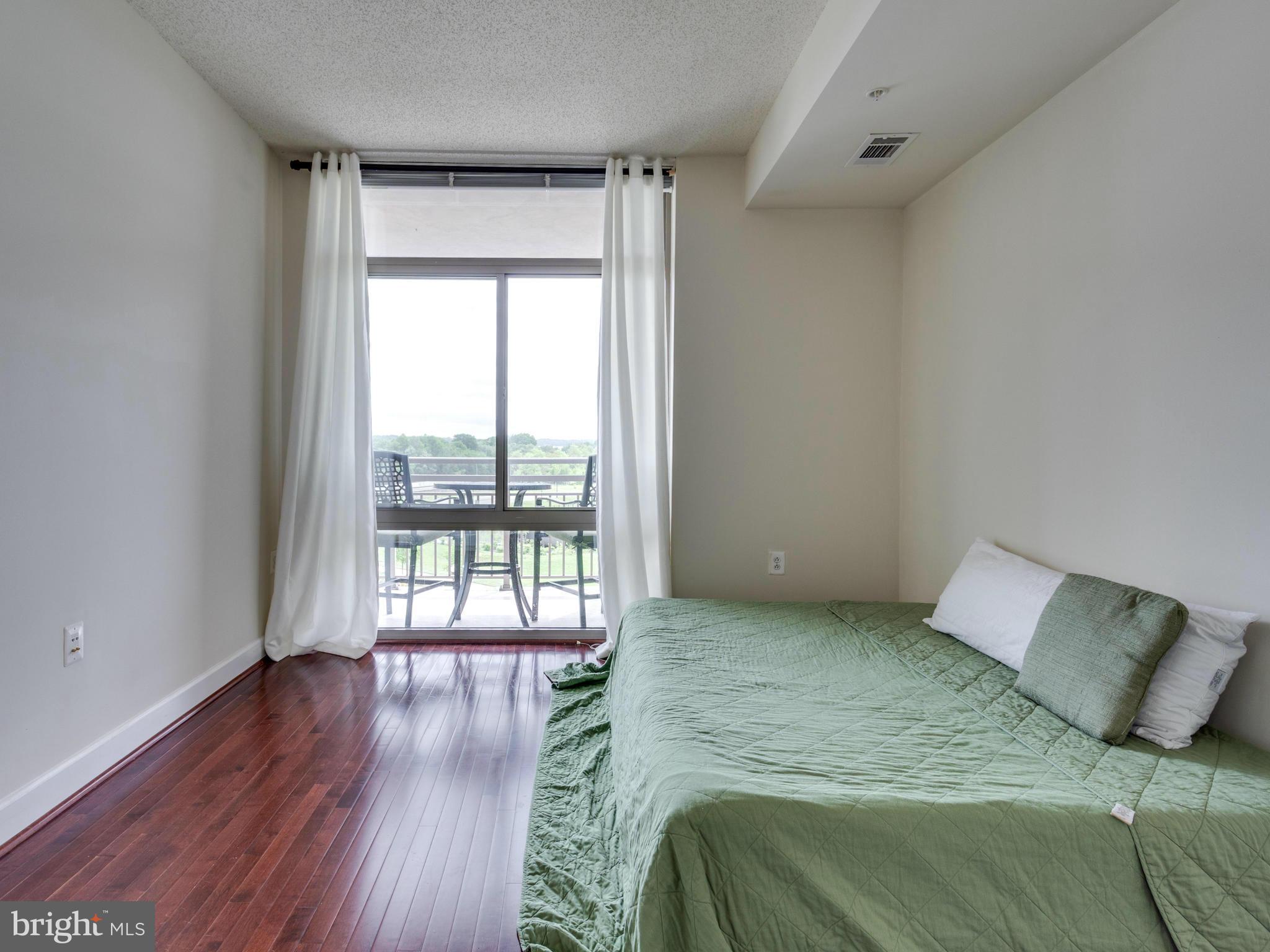 3650 South Glebe Road, Unit 570 Arlington, VA 22202 - Photo 18 of 30 Bedroom (Master)