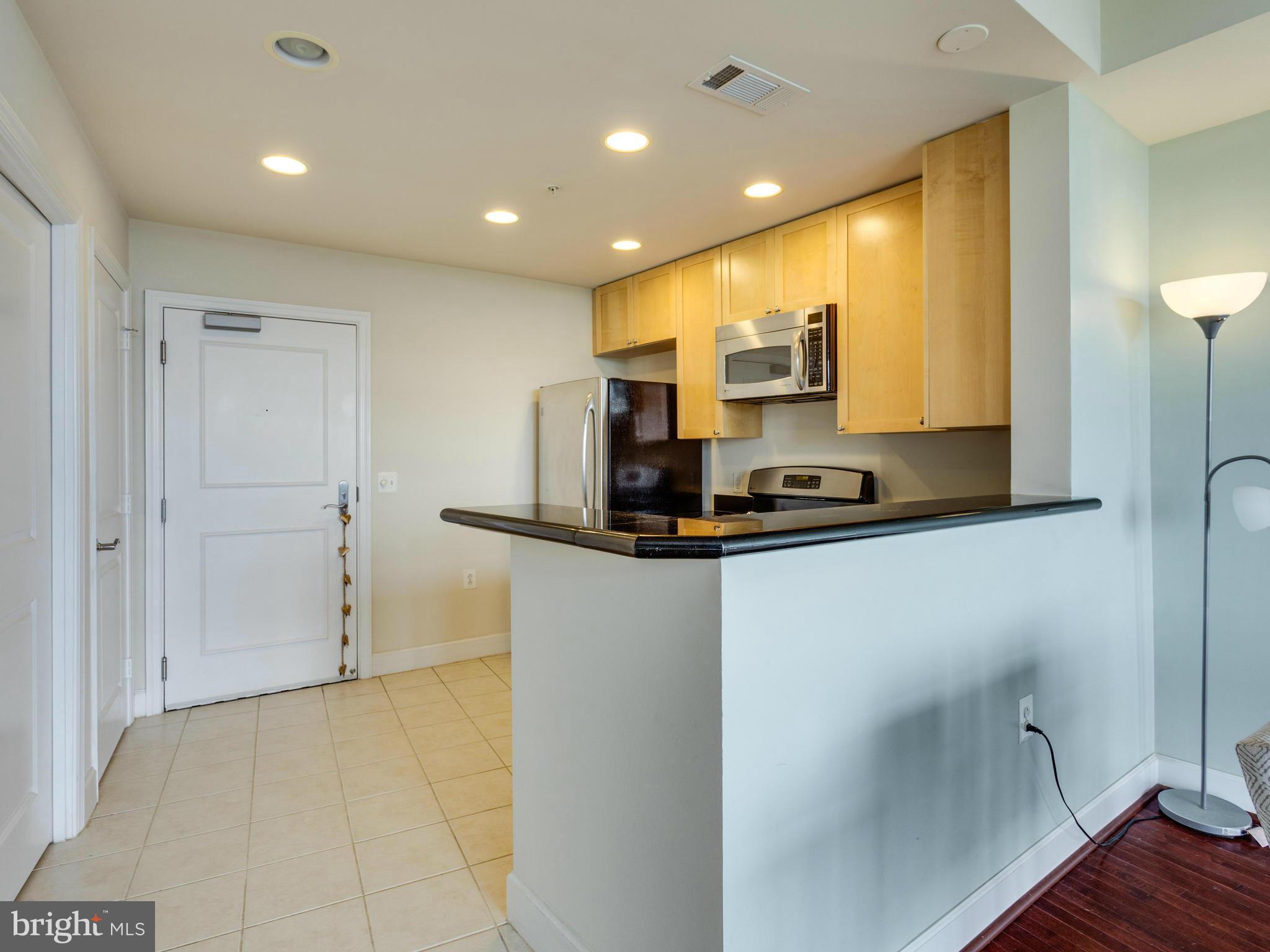 3650 South Glebe Road, Unit 570 Arlington, VA 22202 - Photo 3 of 30 Kitchen