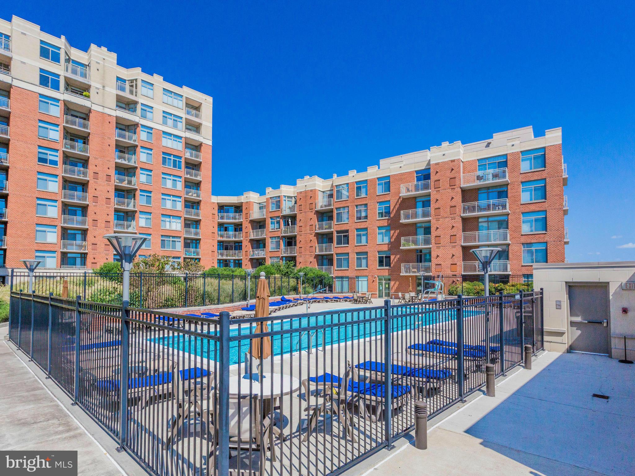 3650 South Glebe Road, Unit 570 Arlington, VA 22202 - Photo 24 of 30 Rooftop Pool