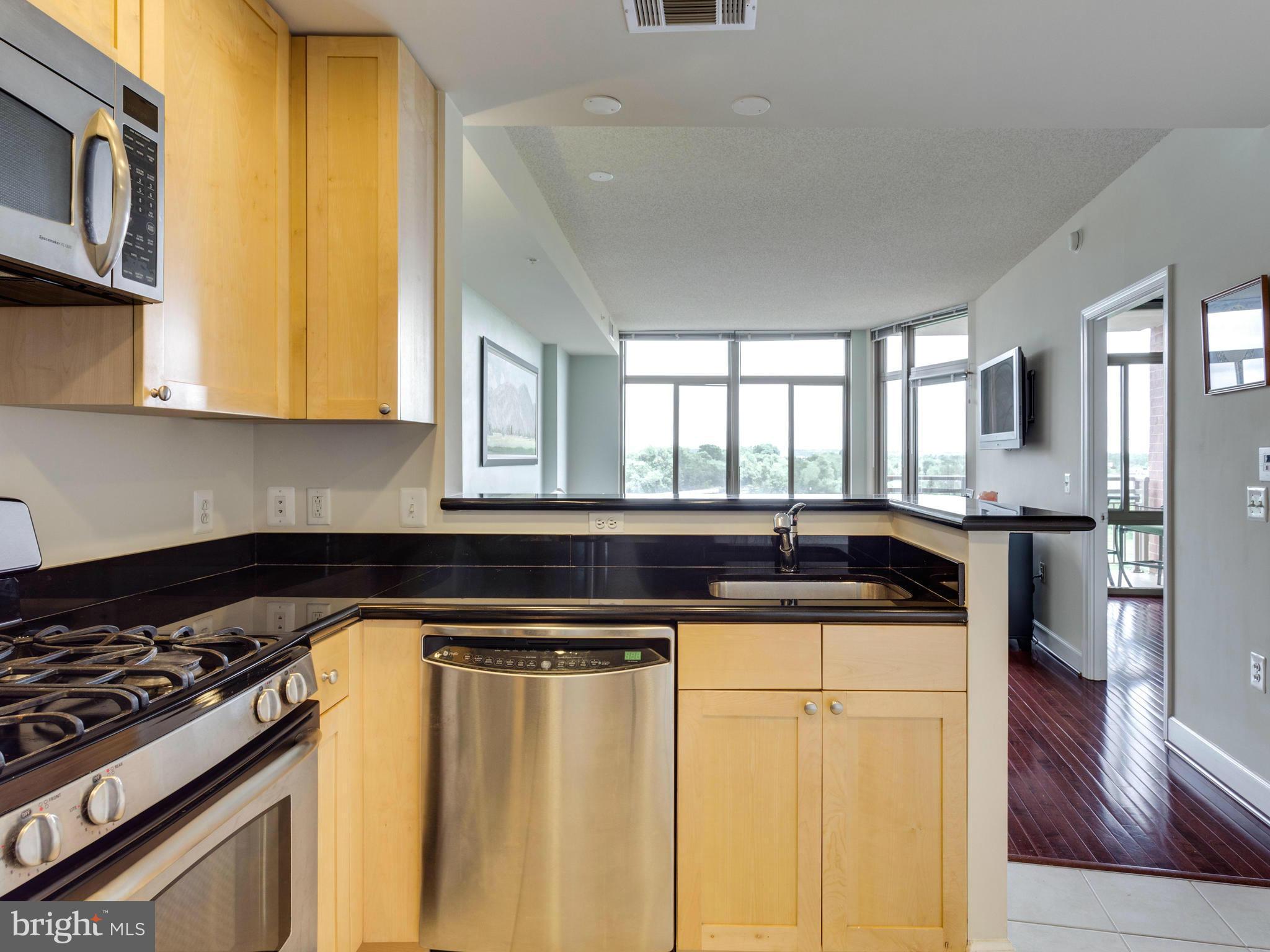 3650 South Glebe Road, Unit 570 Arlington, VA 22202 - Photo 7 of 30 Kitchen