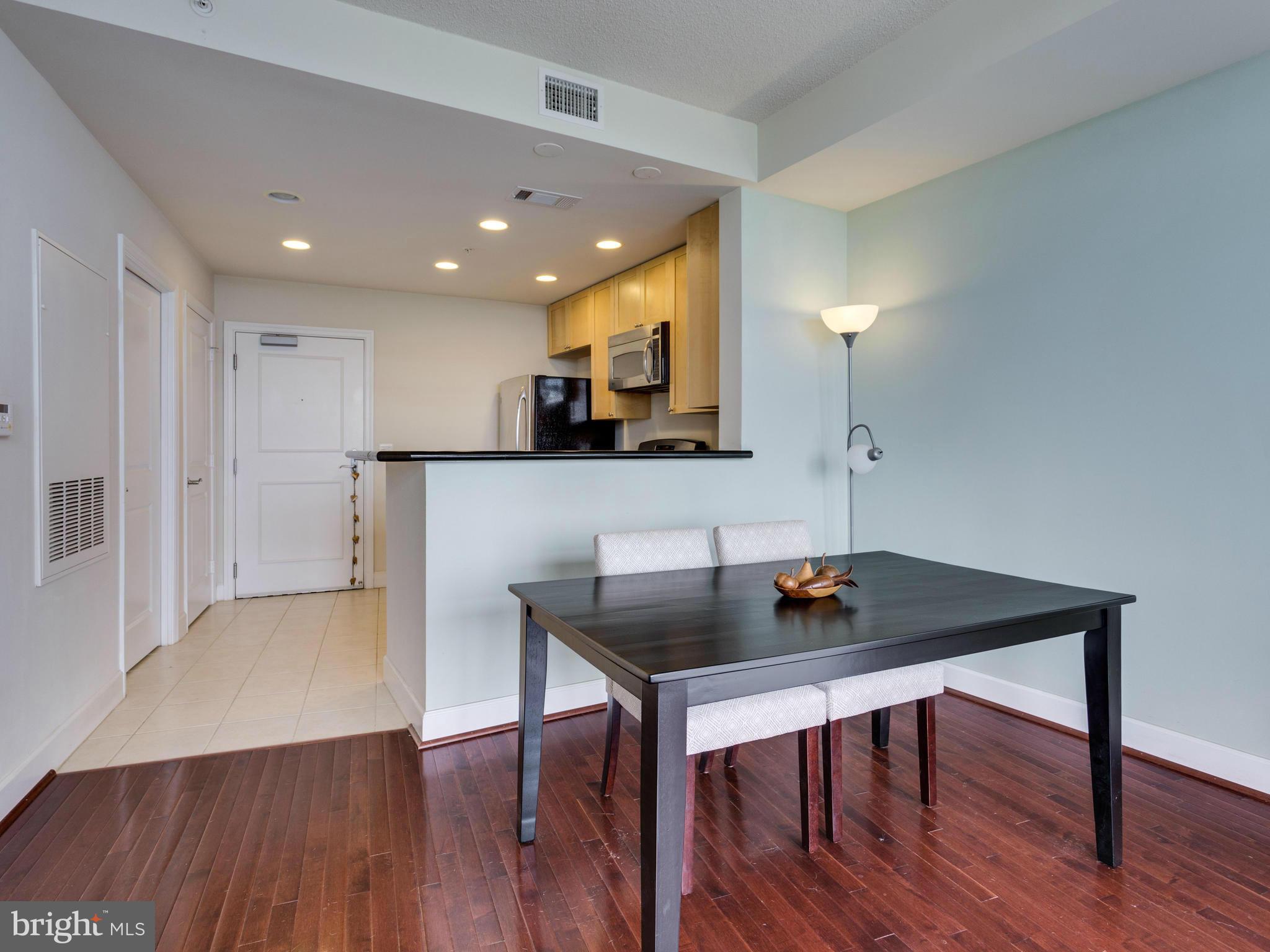 3650 South Glebe Road, Unit 570 Arlington, VA 22202 - Photo 9 of 30 Dining Room