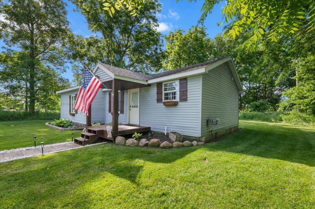 5438 Ionia Road Portland, MI 48875 - Photo 1 of 18