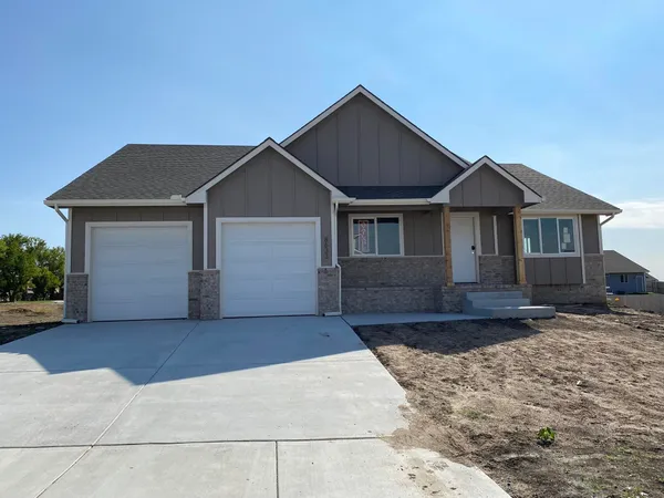 $334,900 | 8633 East Chris Street, Bel Aire, KS 67226