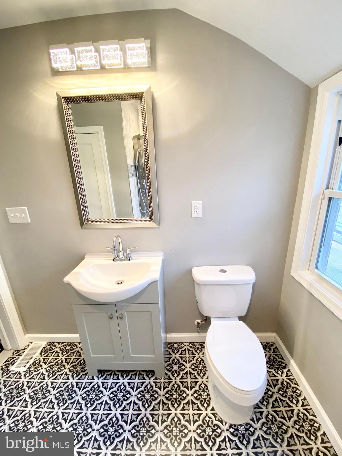 1355 Crofton Road Baltimore, MD 21239 - Photo 11 of 20