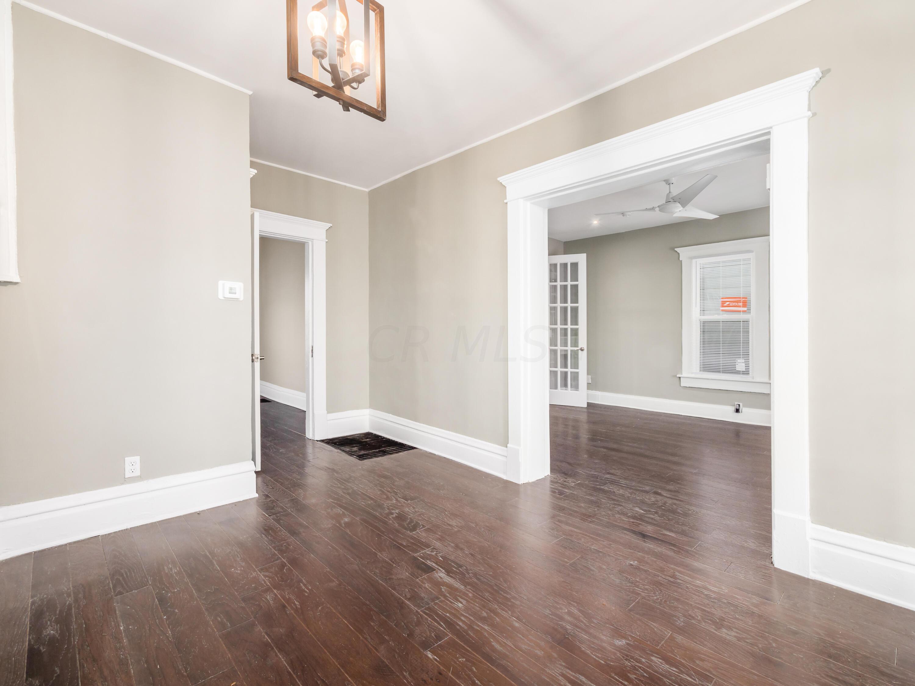 2262 Ridgeway Avenue Columbus, OH 43219 - Photo 6 of 28 N_2262_Ridgeway_Ave_008