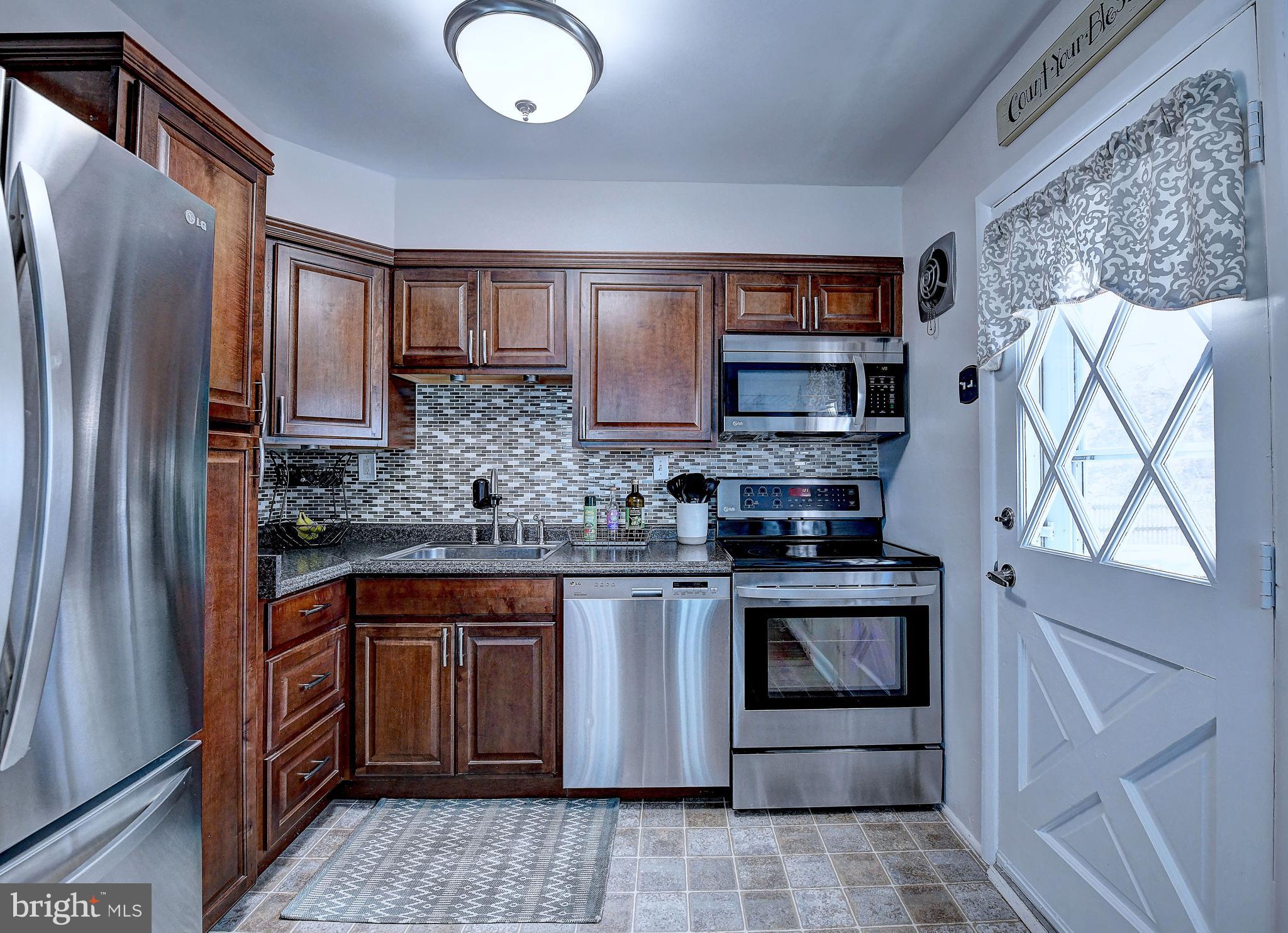 3415 Upton Road Baltimore, MD 21234 - Photo 20 of 35 Gorgeous kitchen with all the bells & whistles!