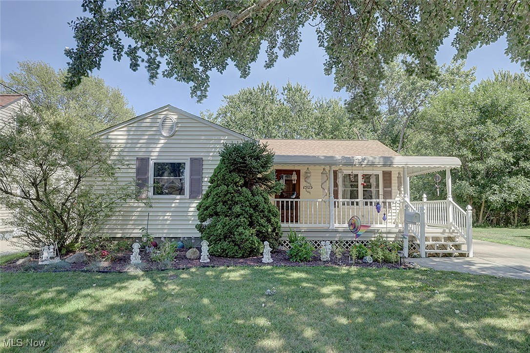 1525 Root Road Lorain, OH 44052 - Photo 2 of 41 View of front of property featuring a front yard and a porch