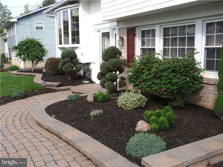 749 Longstreth Road Warminster, PA 18974 - Photo 2 of 18 Front Yard