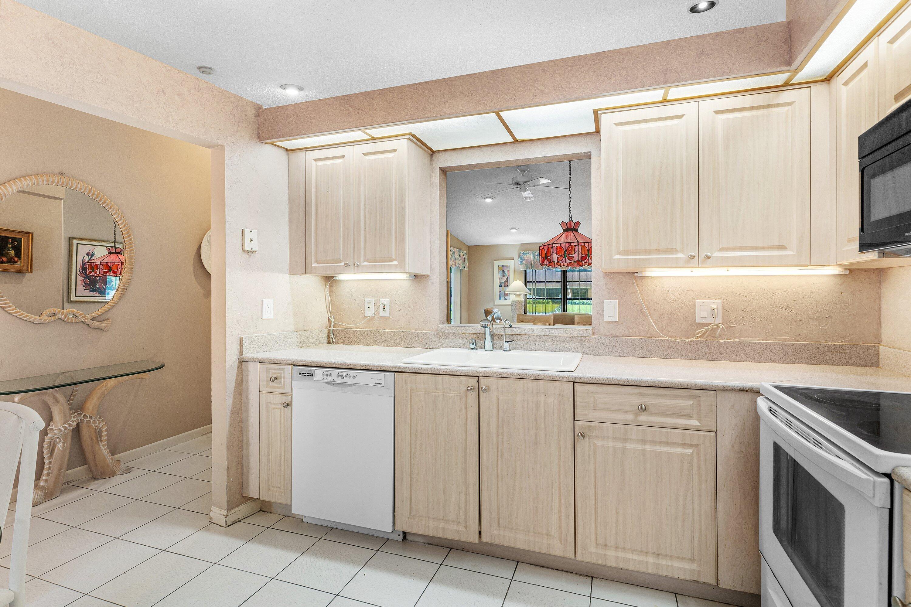 8298 Springlake Drive Boca Raton, FL 33496 - Photo 8 of 40 012-8298SpringlakeDrive-BocaRaton-FL-334