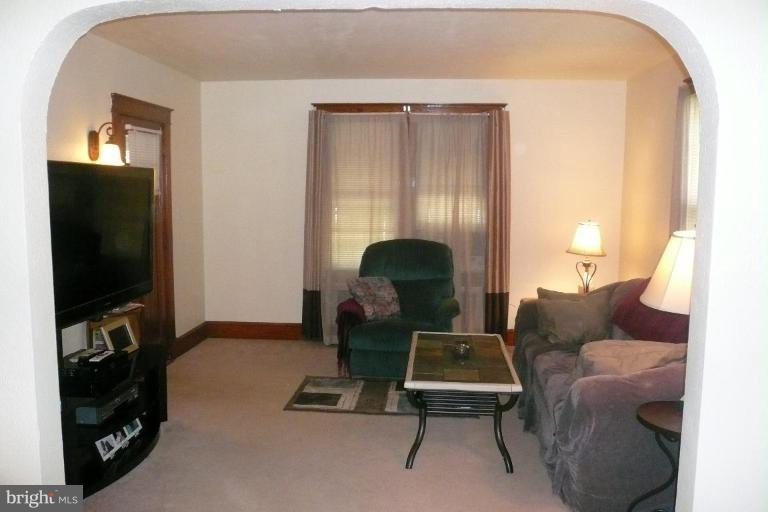 5606 Ashbourne Road Halethorpe, MD 21227 - Photo 11 of 13 Living Room