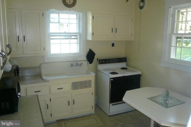 5606 Ashbourne Road Halethorpe, MD 21227 - Photo 7 of 13 Kitchen