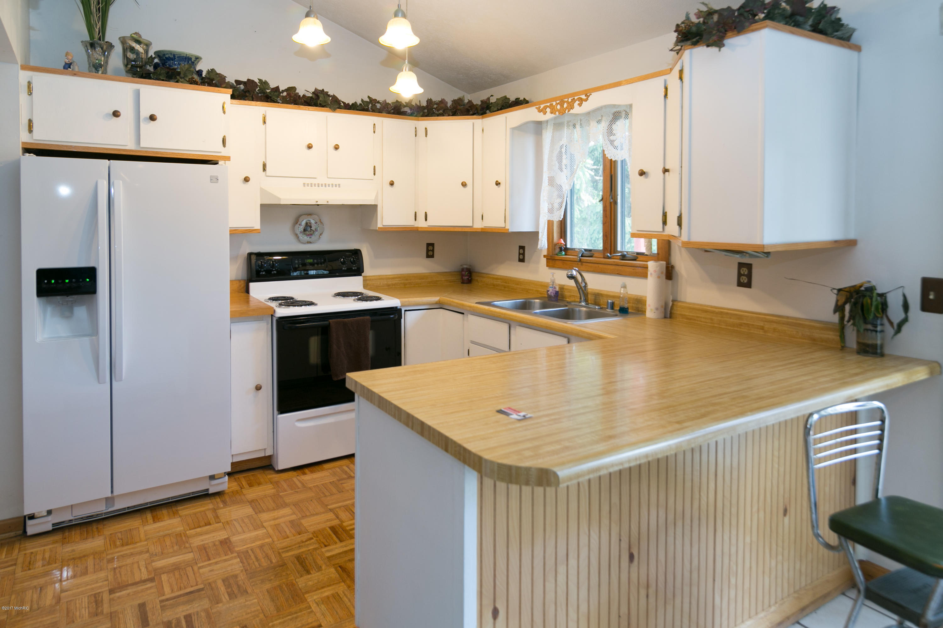 23198 West County Line Road Battle Creek, MI 49017 - Photo 6 of 38 23198-WestCountyLineRd-107
